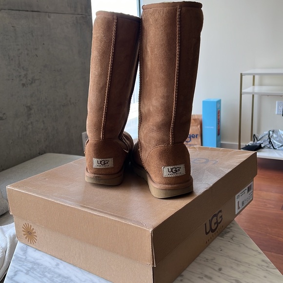 UGG classic tall boots - Picture 3 of 8